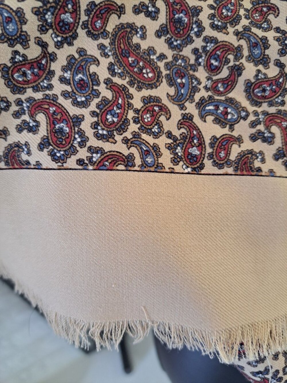 Brooks Brothers Wool Paisley Scarf Beige & Blue Italy Classic Women's OS Light - Picture 4 of 8